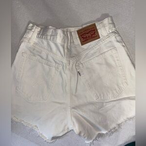 Levi's Women's White Jean Shorts W27